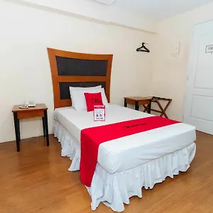 Hotel Reddoorz @ Amorsolo Makati