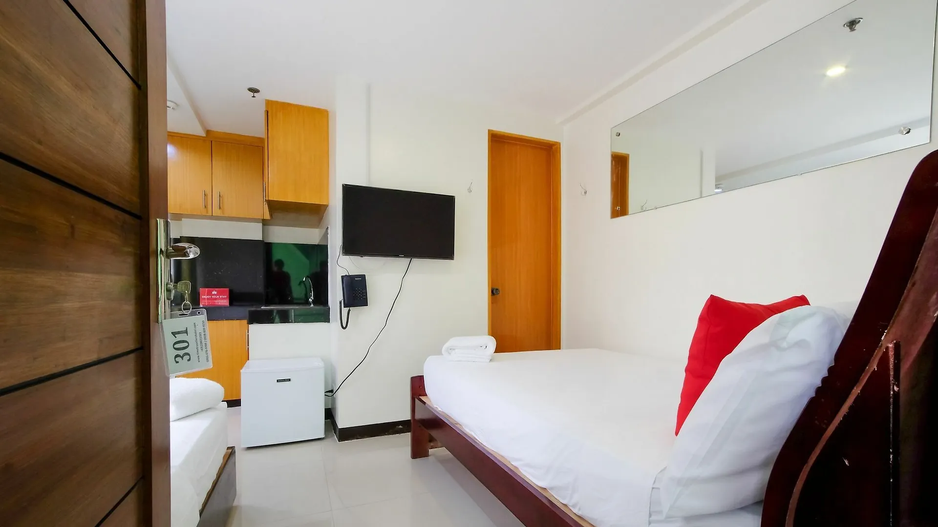 Zen Rooms Time Travellers Makati Makati City Philippines