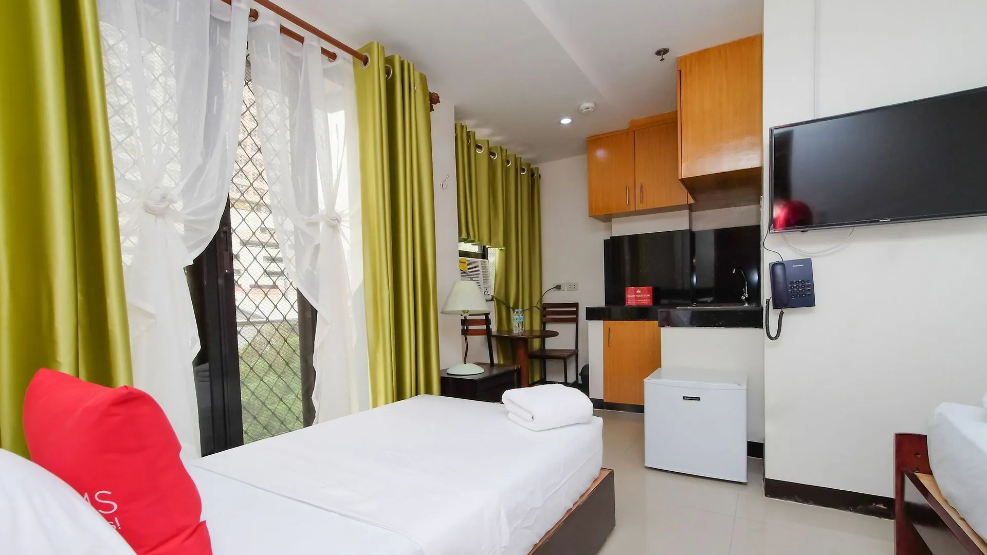 ** Hotel Zen Rooms Time Travellers Makati Makati City Philippines